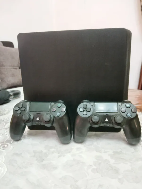 PS4 slim идеальное состояни 2 джойстика