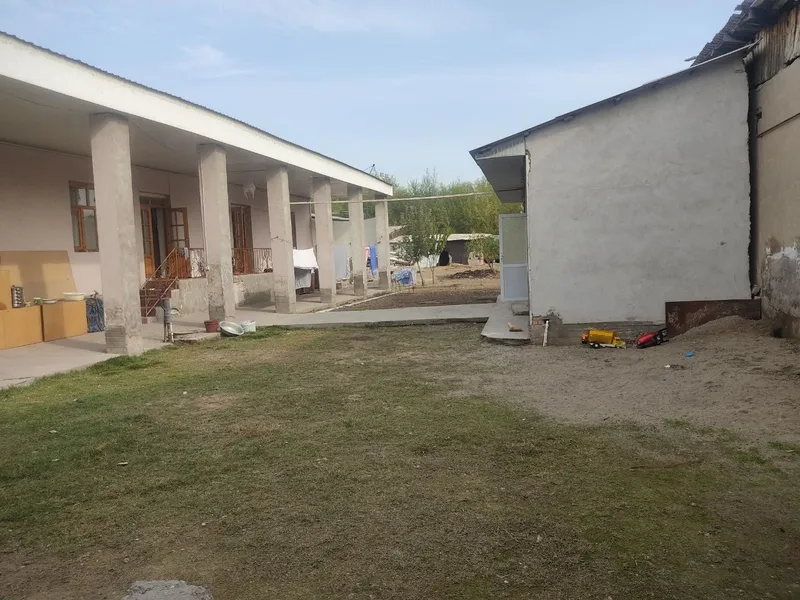Hovli sotiladi 5,5 sotiq atvosi Moshina bozorga yetmi Nog'oy qo'rg'on 5 Hovli sotiladi 5,5 sotiq atvosi Moshina bozorga yetmi Nog'oy qo'rg'on 5