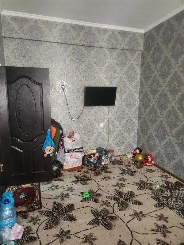 Yangi bozor yaqinida 23-maktab yonida 1-xona 5-etaj lift bor