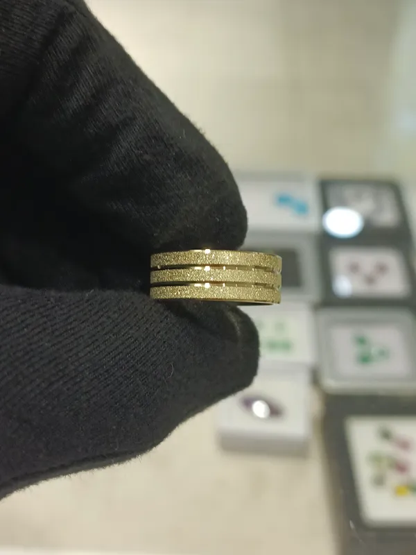 Sariq tilla 585