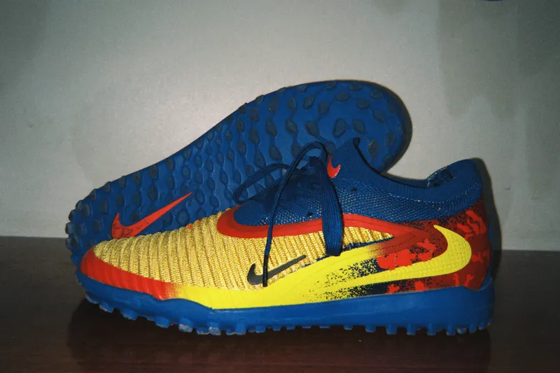Бутсы (сороконожки) "Nike Phantom" 1 Бутсы (сороконожки) "Nike Phantom" 1