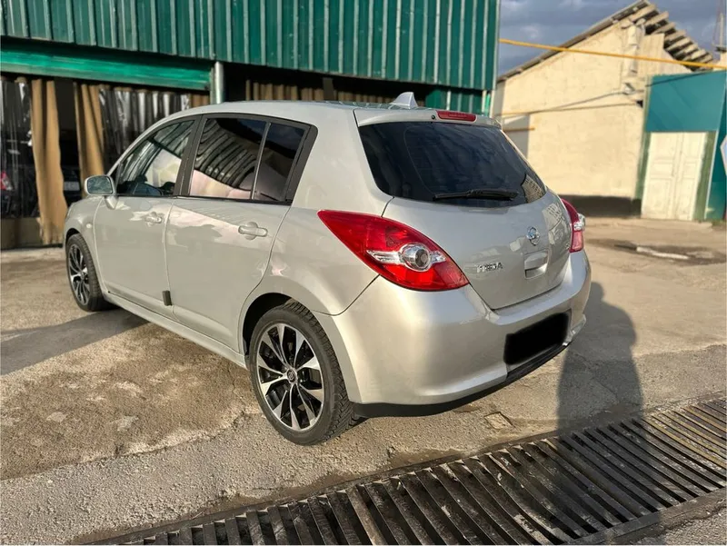 Nissan tiida avtomat — фото 4