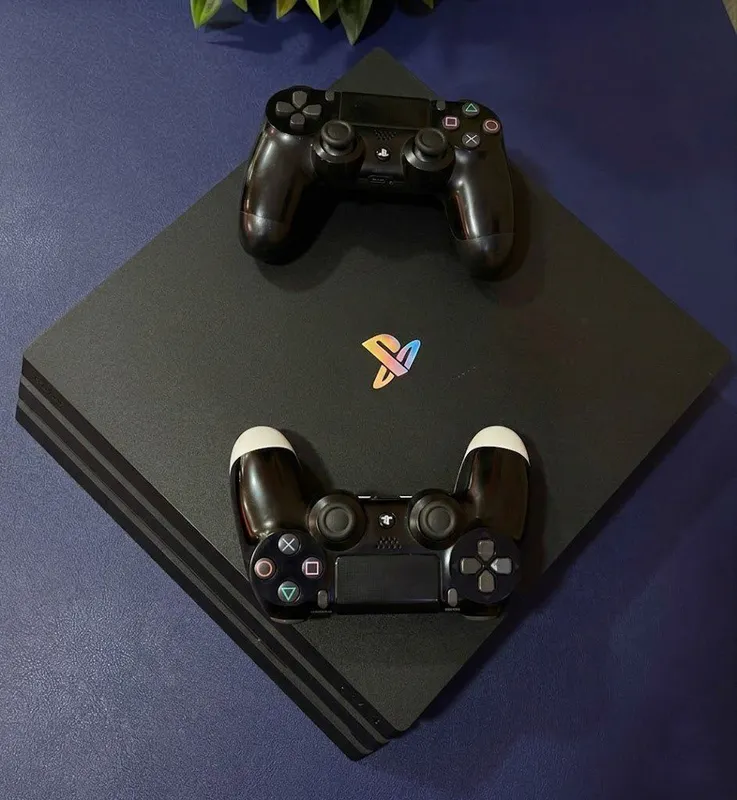 Sony PlayStation 4 Pro 1TB holati alo darajada o'yinlari bilan
