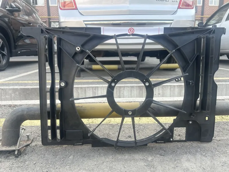 Toyota Corolla radiator ventilyatori qopqog‘i 3 Toyota Corolla radiator ventilyatori qopqog‘i 3