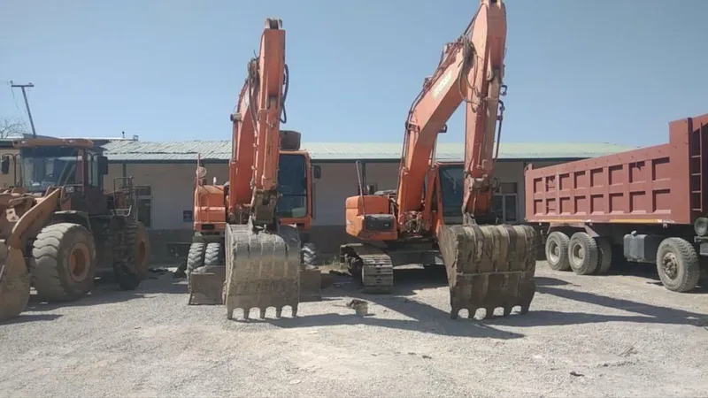 Продается экскаватор гусеничный Doosan 225 — фото 1