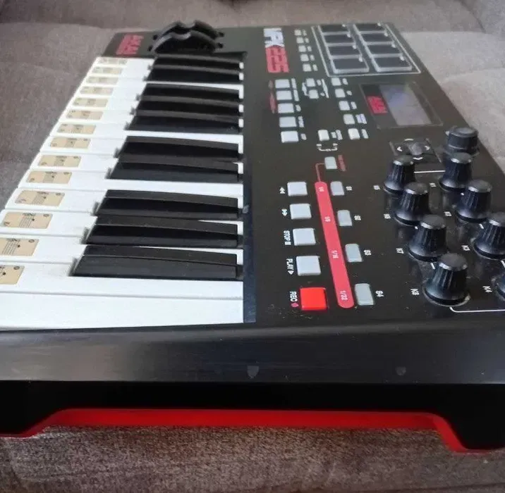 Миди клавиатура Akai Pro MPK225 USB — фото 5