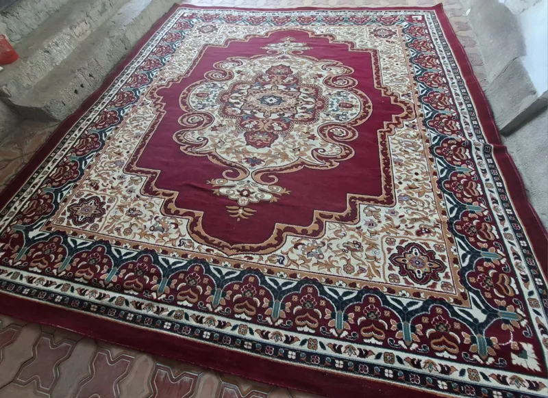 Kotta gilam sotiladi. 1
