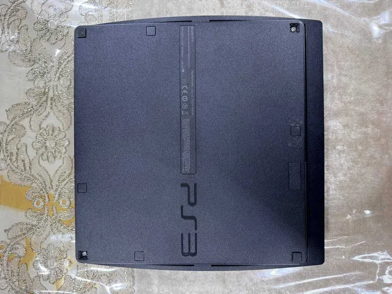 Sony PlayStation 3 Slim в хорошем состоянии + 2 джойстика — фото 2