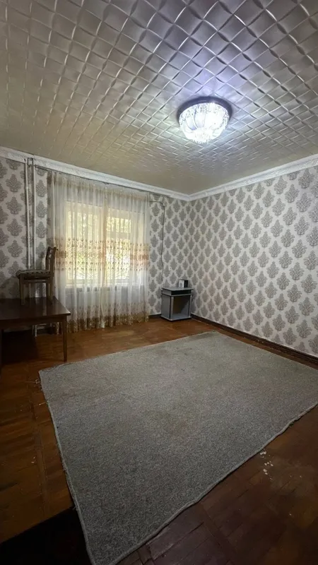 Сдаётся 1 ком кв в Чирчике 3 этаж на наваи около йидиного окно — фото 2 Сдаётся 1 ком кв в Чирчике 3 этаж на наваи около йидиного окно — фото 2