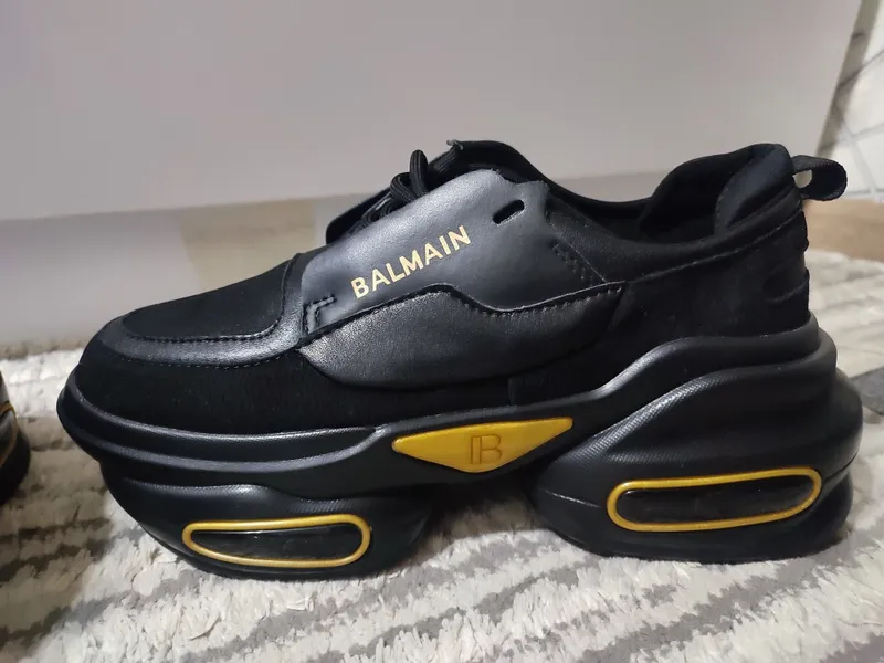 Продается мужская кроссовка Balmain 38 размер