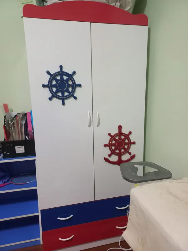 detskiy mebel sotiladi