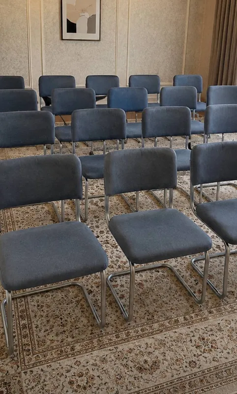 Stul sotiladi Yongonikidan qilingan