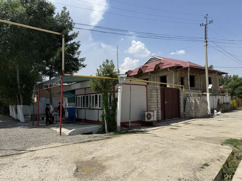 Кармана тумани Нарпай центрда уй ва нотурар бино сотилади