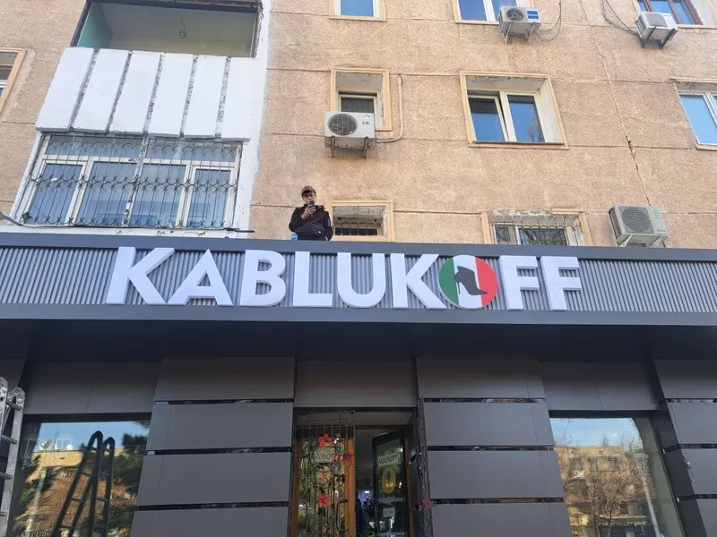 Tashqi reklamalarga Demontaj xizmatiToshkentda reklama ta'mirlash va 7