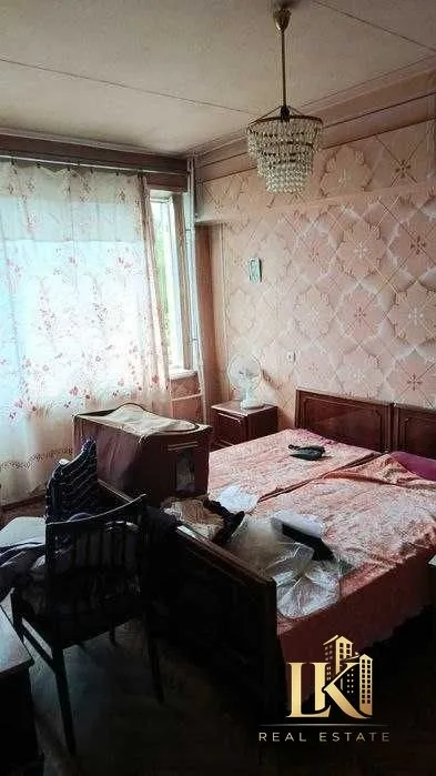 Продаётся просторная 4-комнатная квартира с двумя балконами, без ремонта, рядом с метро Минор 2