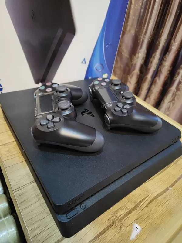 Playstation 4 slim 1 Playstation 4 slim 1