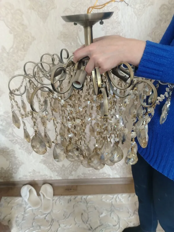Продаётся хрустальная люстра