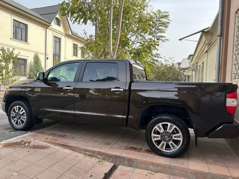 Продается Toyota Tundra 2018 года выпуска Американка — фото 2