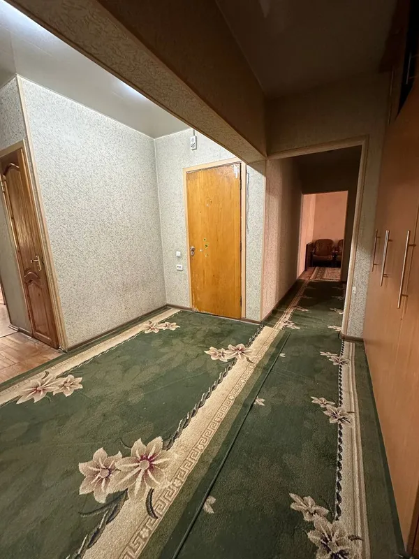Продаётся 5-комнатная квартира, 110 м², 3/9, Мирабадский район 3