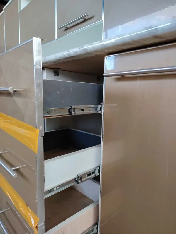 Kuxinniy Mebel Satiladi 4 Kuxinniy Mebel Satiladi 4