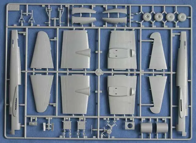 Сборная модель самолета Юнкерс Ju 88 G6 (ЗВЕЗДА, 1:72) — фото 2