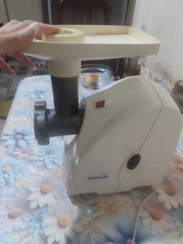 Продается электро мясорубка АКСИОН 1