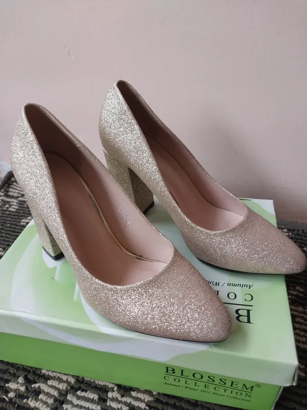 Размер 35, состояние: надевали 2–3 раза 3 Размер 35, состояние: надевали 2–3 раза 3