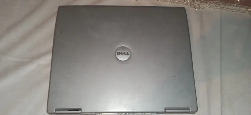 Dell Latitude retro noutbuki sotiladi 1