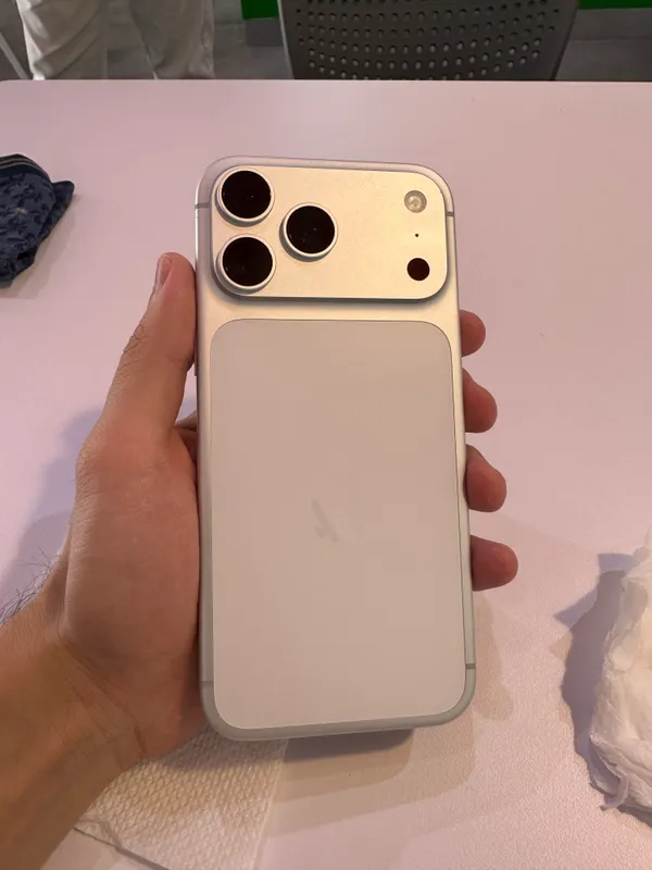iPhone 17 Pro Max, 256 ГБ, SIM и eSIM 5 iPhone 17 Pro Max, 256 ГБ, SIM и eSIM 5