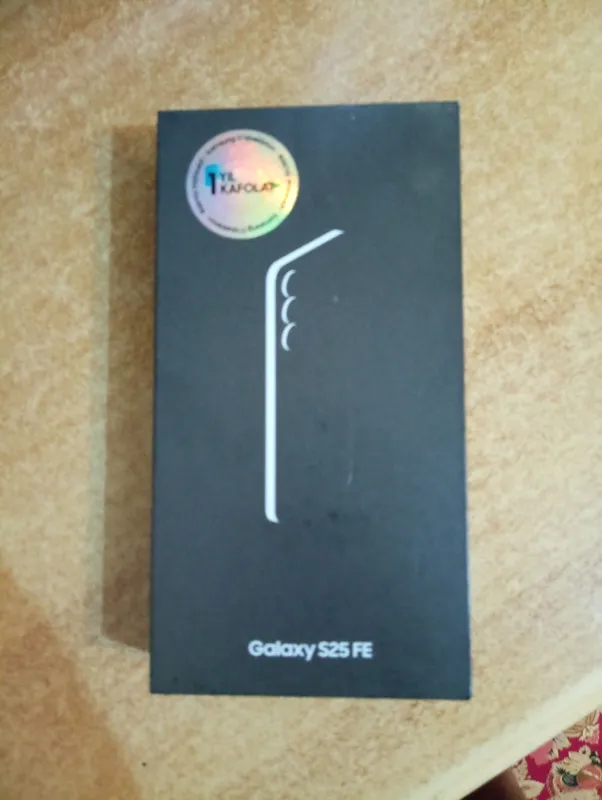 Samsung Galaxy S25 FE черного цвета с гарантией. 1