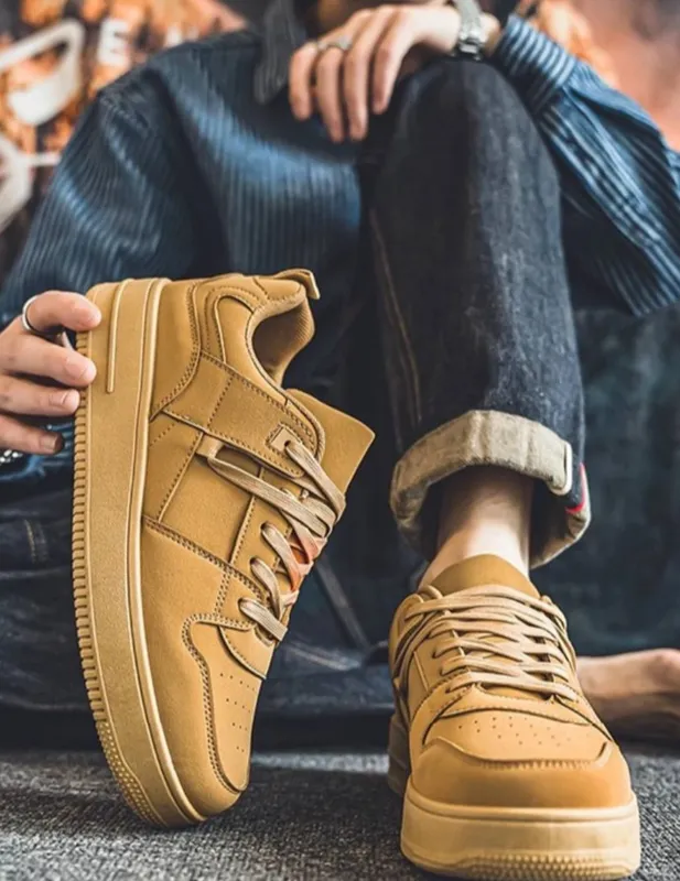nike brendiga tegishli erkaklar krasovkalari