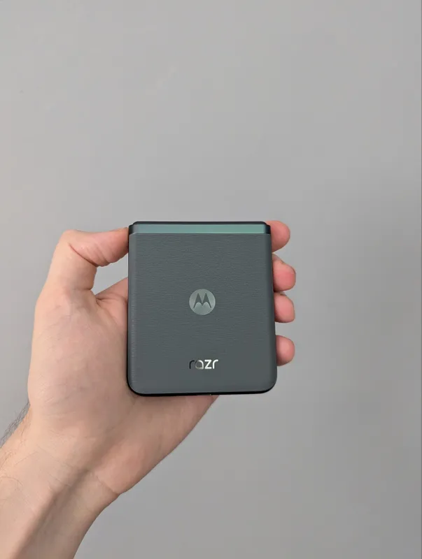 Motorola Razr 40 (128 GB) как Новый - срочно — фото 2