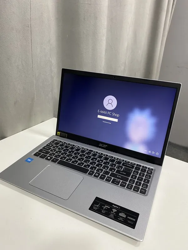 Noutbook Acer full . 2