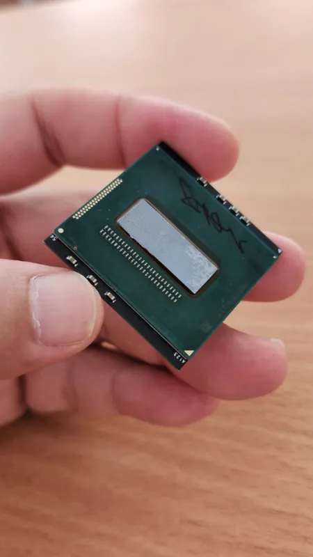 Core i7 4960HQ prosessori sotiladi 1 Core i7 4960HQ prosessori sotiladi 1