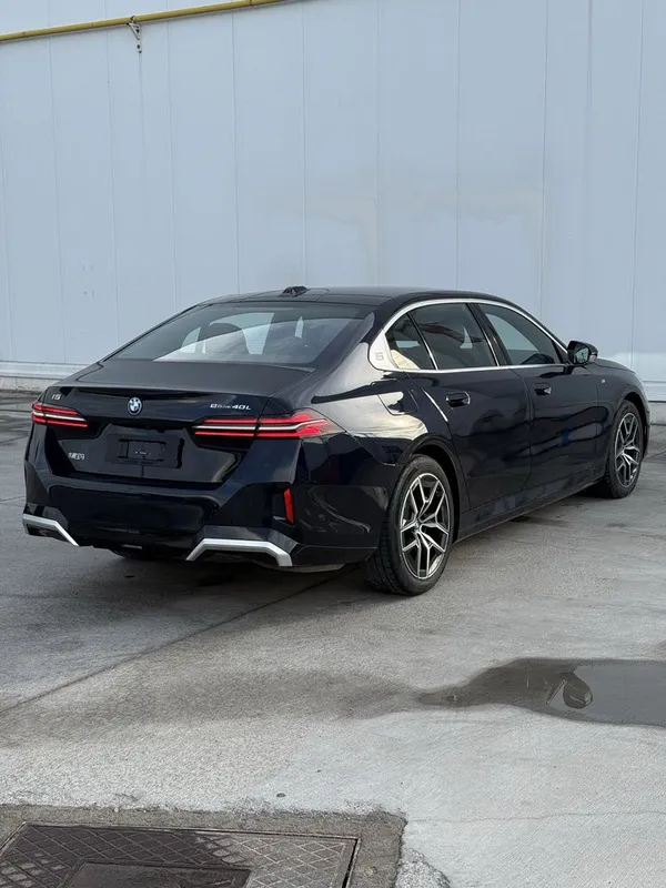 Bmw i5 40L 713km Zapas Televizor Hedup Sky lounge Harman kardon tozza — фото 3