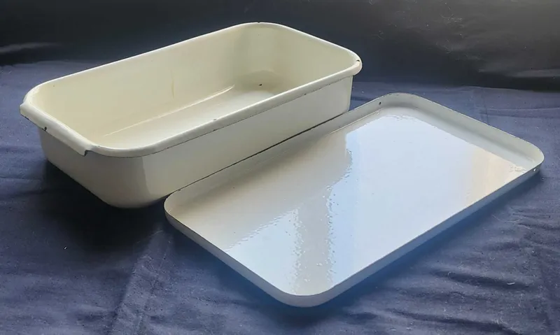 Лоток с крышкой эмалированный, советский