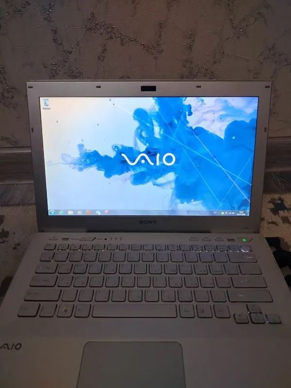 noutbuk SONY VAIO SATILADI 1