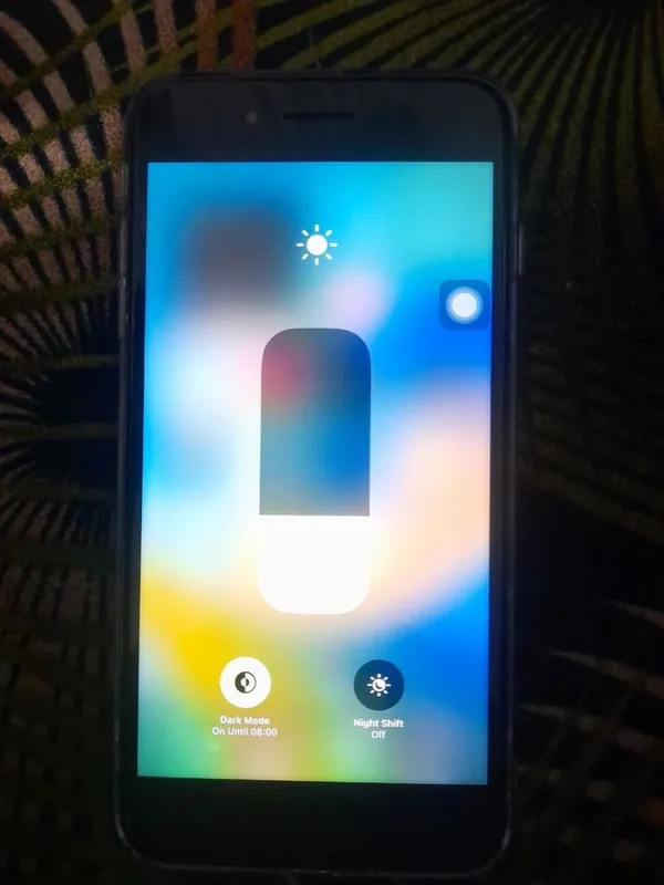 Iphone 8plus. 100% 2 Iphone 8plus. 100% 2