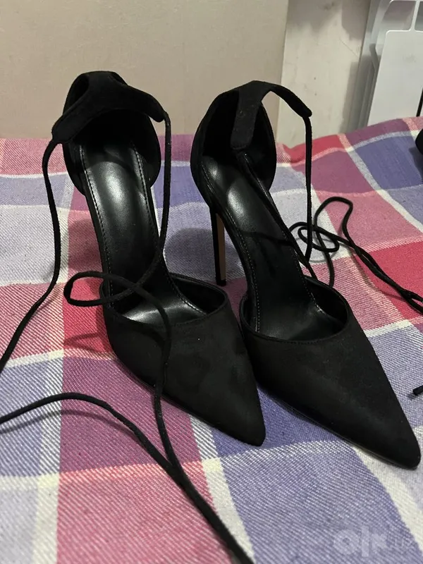 Poshnali tuflilar sotiladi! 1 marta kiyilgan 1 Poshnali tuflilar sotiladi! 1 marta kiyilgan 1