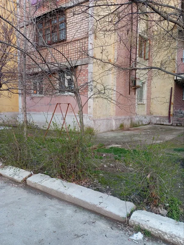Продаётся квартира 37 квадратов в Алмалыке 1 комнатная с огородом.