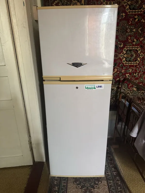Срочно продам Б/У холодильник 1 Срочно продам Б/У холодильник 1