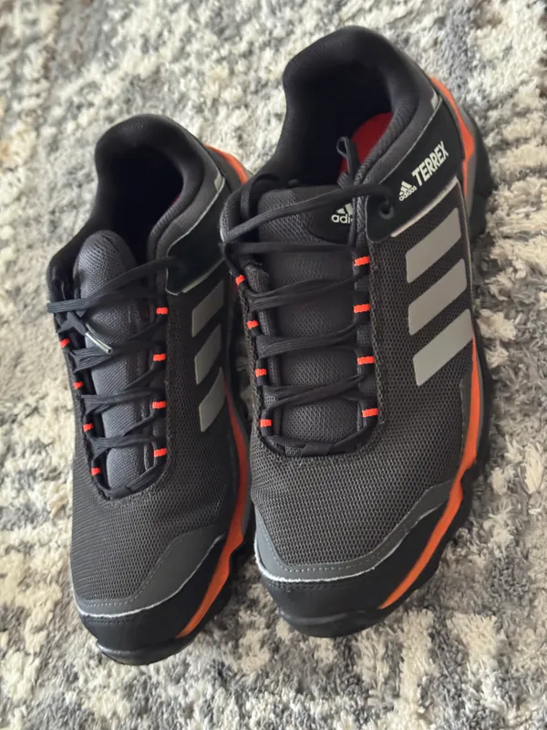 erkaklar poyabzali, 44-o‘lcham, original Adidas, Marvel 1 erkaklar poyabzali, 44-o‘lcham, original Adidas, Marvel 1
