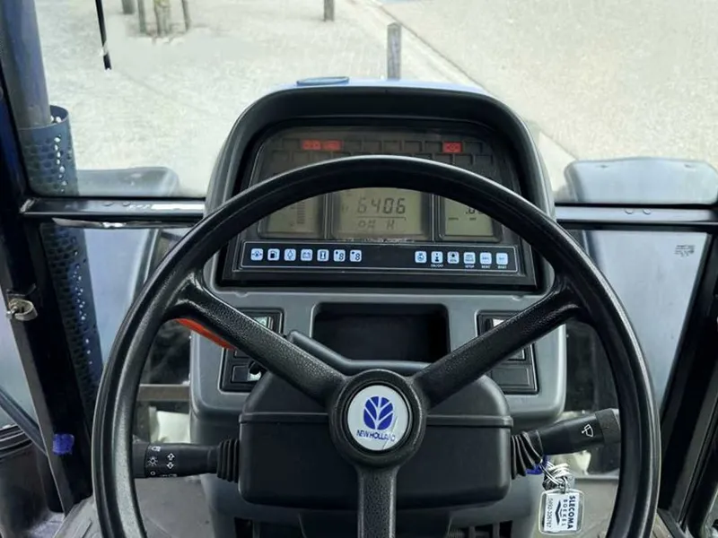 Трактор колесный New Holland TS90 4WD 7 Трактор колесный New Holland TS90 4WD 7