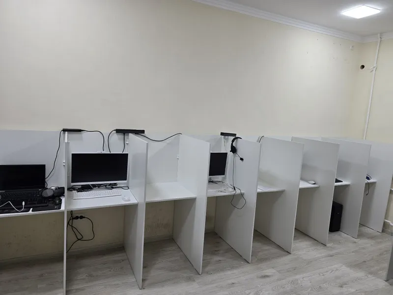 Call-markaz stollari sotiladi (20 dona) 3 Call-markaz stollari sotiladi (20 dona) 3