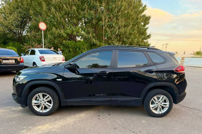 Chevrolet Tracker 2 LS 2023 | Чёрный 4 Chevrolet Tracker 2 LS 2023 | Чёрный 4
