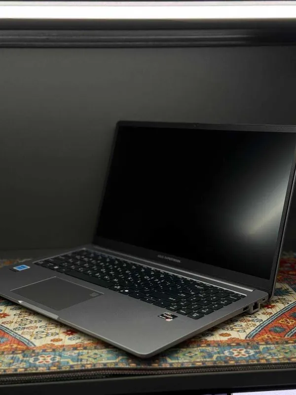 ASUS ExpertBook R5-150 / D5-8G/ 512G / 15.6" 60Hz 300nits/ Radeon 660M — фото 1