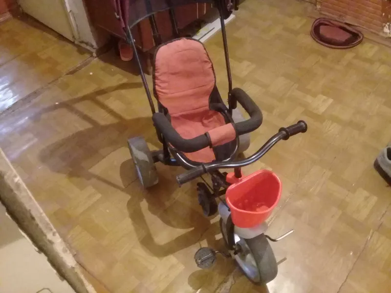 Детский велосипед с родительской ручкой и козырьком — фото 1