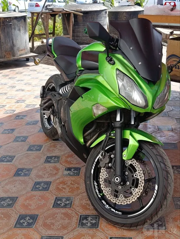 Правильно: Продаётся мотоцикл Kawasaki ER-6F. 1 Правильно: Продаётся мотоцикл Kawasaki ER-6F. 1
