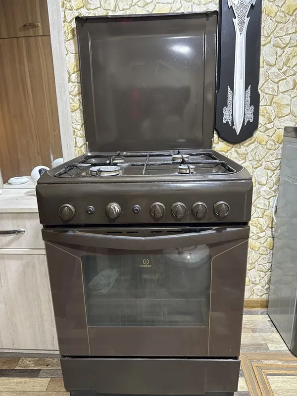 Продаю газовую плиту 1 Продаю газовую плиту 1