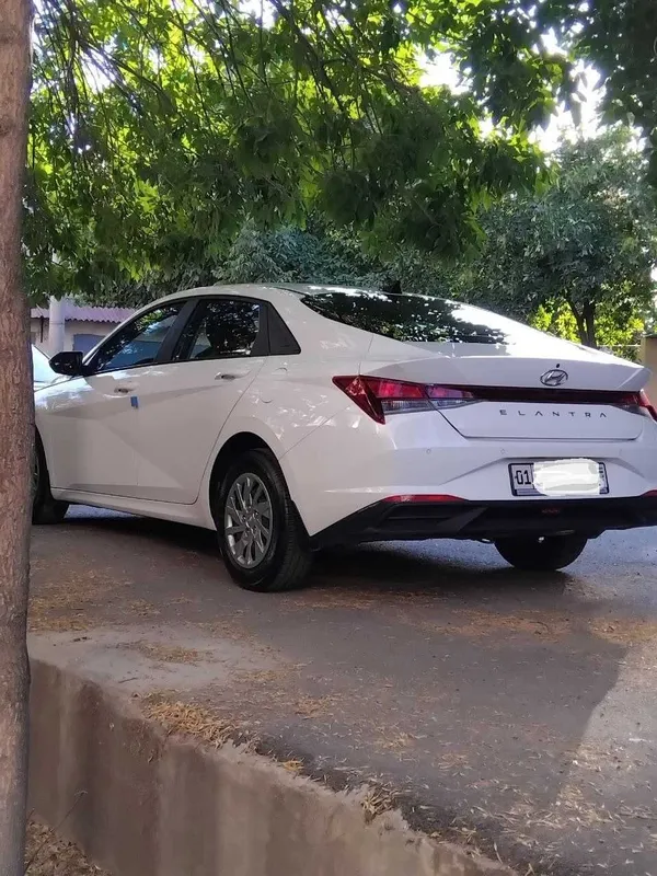 Hyundai Elantra 2022 Хюндай Элантра — фото 1